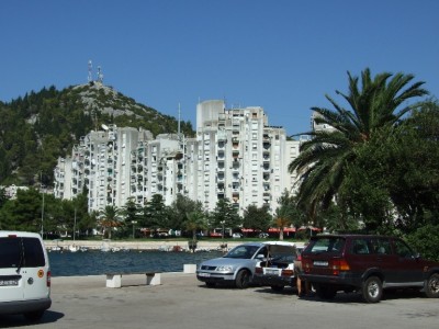 10 Jugo-Plattenbau.jpg